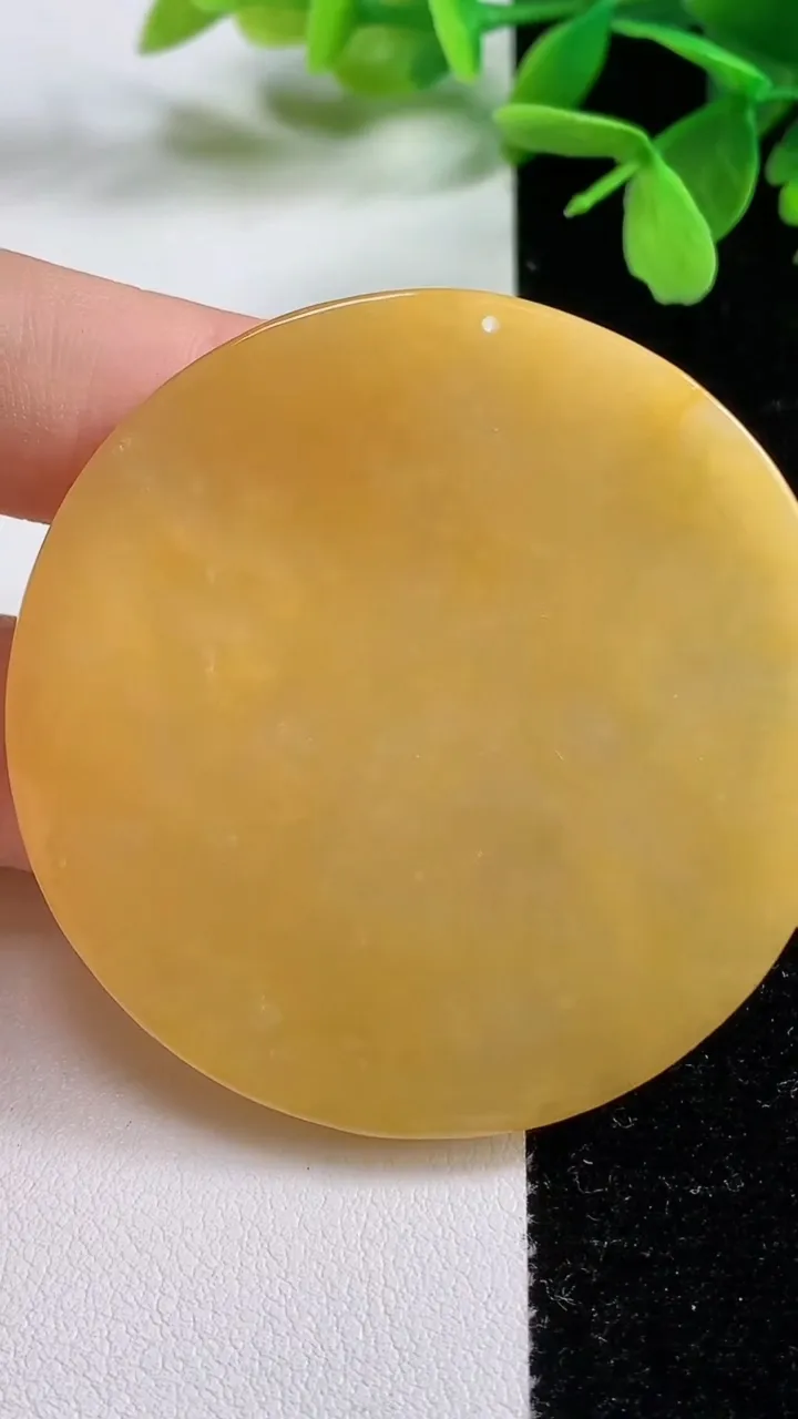 天然A货翡翠圆珠手串，尺寸9.6-20颗，重量:31.38g11月3日
工厂直销收藏佳品,种好水足，色泽均匀，有种有色，上手高大气！