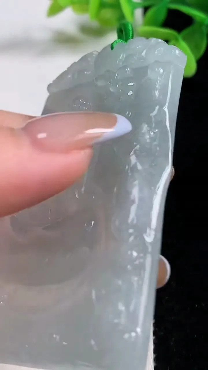 天然A货翡翠文殊菩萨吊坠，尺寸70.7-41-5.8，重量:39.12g
11月3日