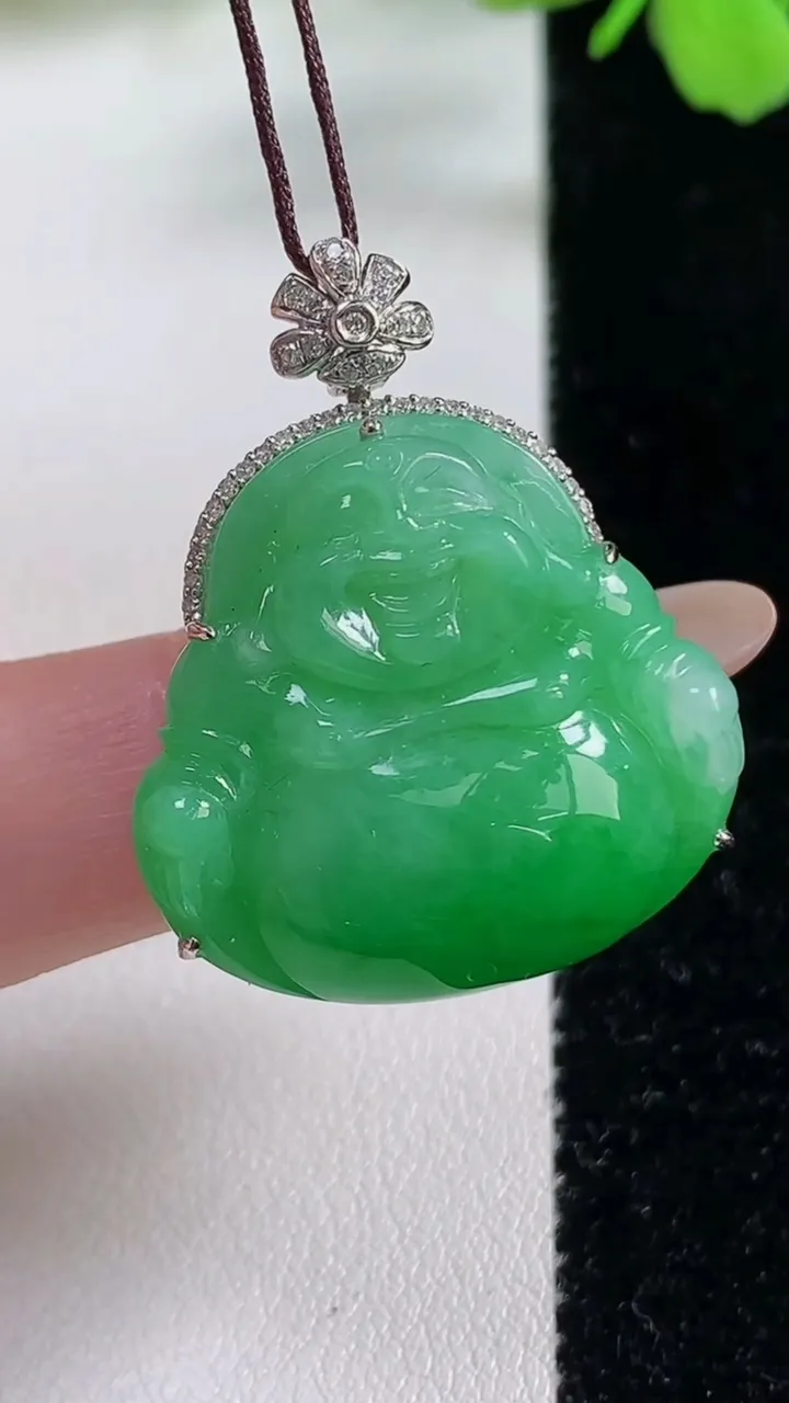 天然A货翡翠佛公吊坠，尺寸33.3-25.2-27-8.7，重量:9.73g
11月3日