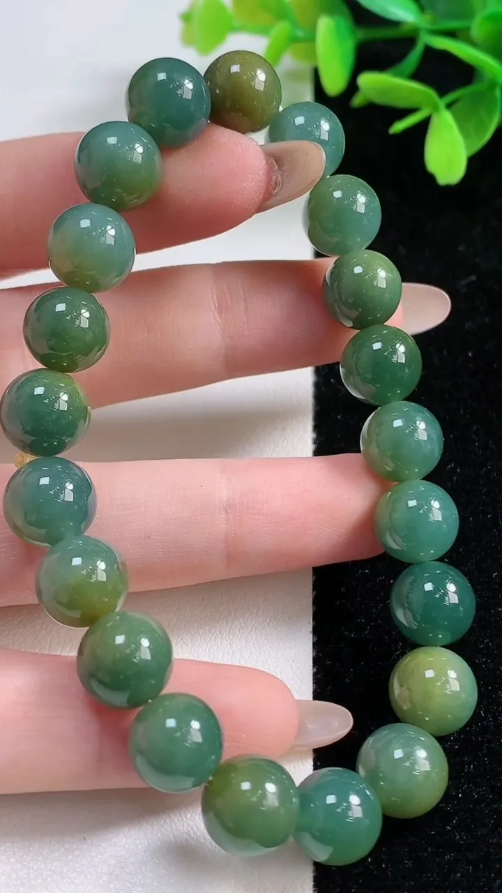 天然A货翡翠货蓝水双彩圆珠手串21颗，尺寸9.8，重:33.51g11月4日
工厂直销收藏佳品,种好水足，色泽均匀，有种有色，上手高大气！