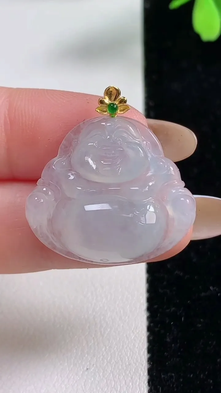 天然A货翡翠种白冰佛公吊坠，尺寸23.7-26.6-5.8，重量:5.32g
11月4日