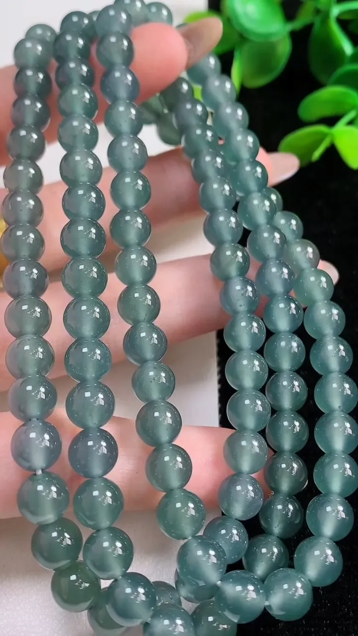 天然A货翡翠货蓝水圆珠项链108颗，尺寸7，重:63.08g11月4日
工厂直销收藏佳品,种好水足，色泽均匀，有种有色，上手高大气！