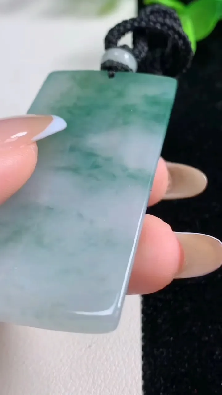 天然A货翡翠种飘花山水观音菩萨吊坠，尺寸58-31-4.9，重量:29.95g
11月4日