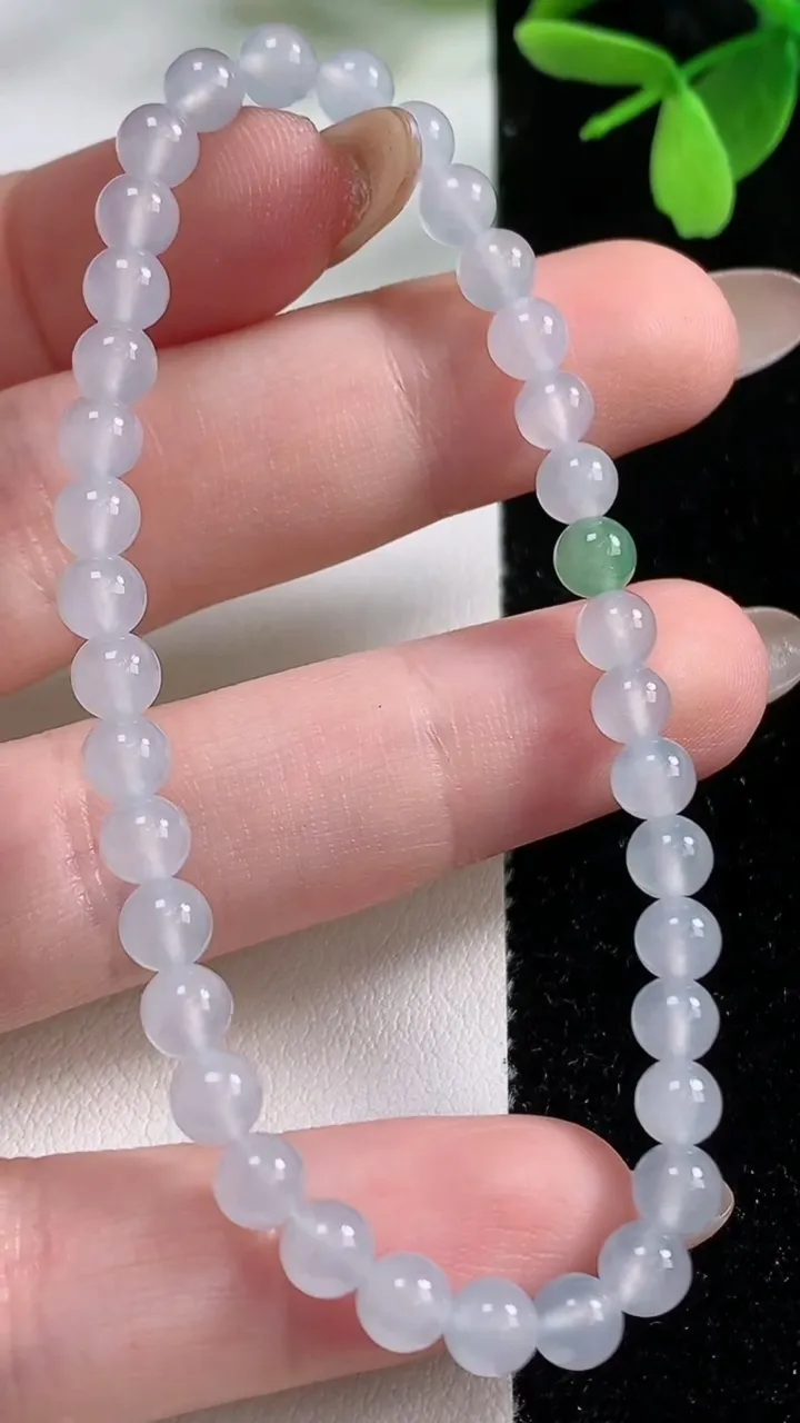 天然A货翡翠种白冰圆珠手串，尺寸4.8-37颗，重量:7.43g11月4日
工厂直销收藏佳品,种好水足，色泽均匀，有种有色，上手高大气！