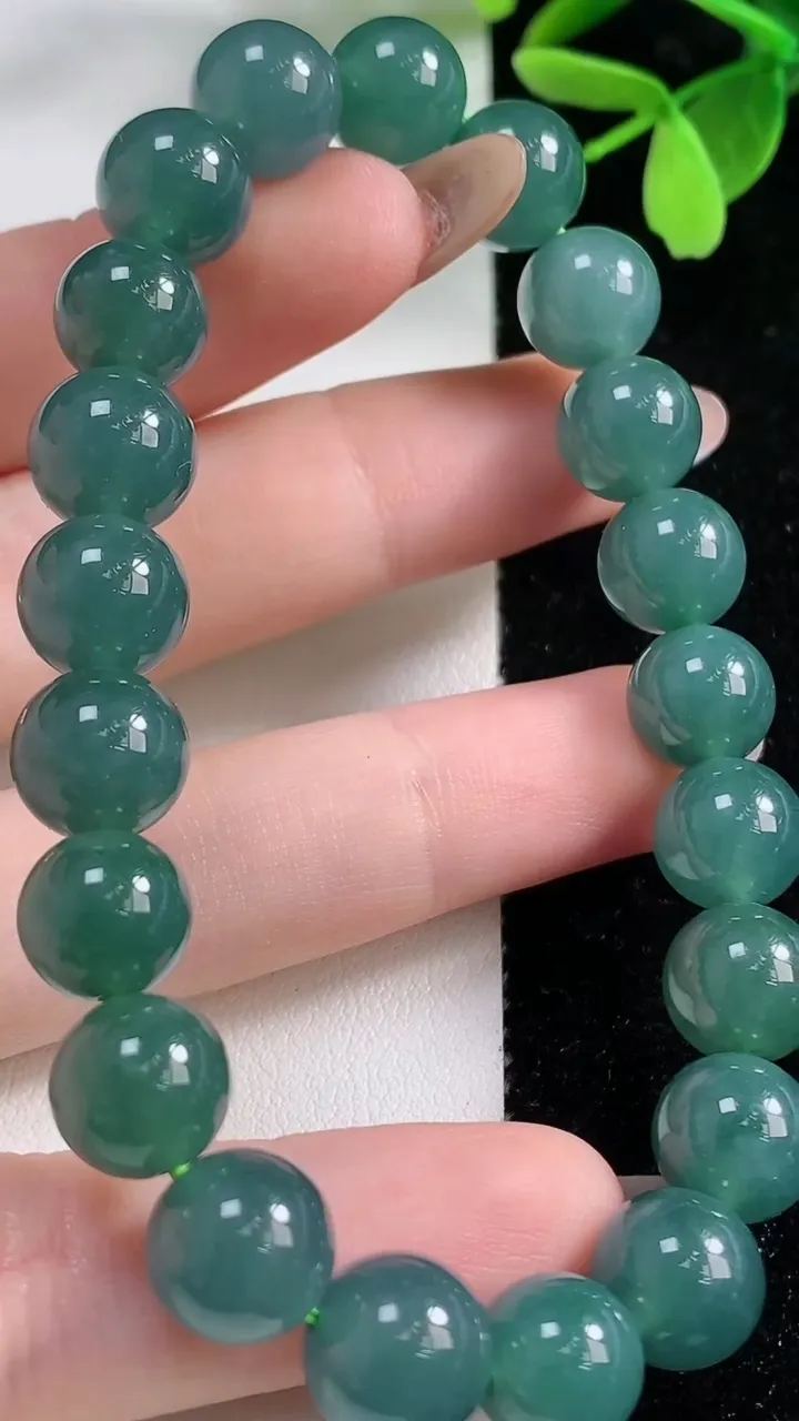 天然A货翡翠圆珠手串，尺寸9.6-21颗，重量:33.40g11月4日
工厂直销收藏佳品,种好水足，