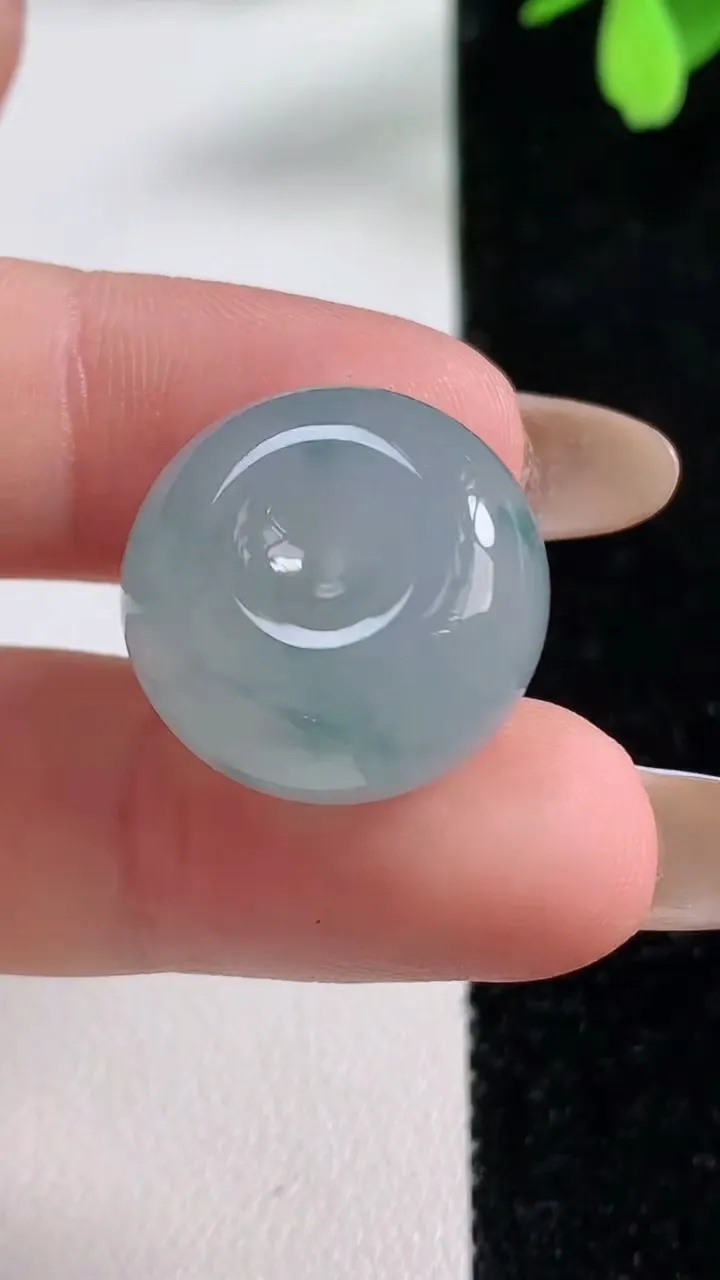 天然A货翡翠冰种飘花路路通吊坠，尺寸19.3-11.5，重量:9.11g
11月4日