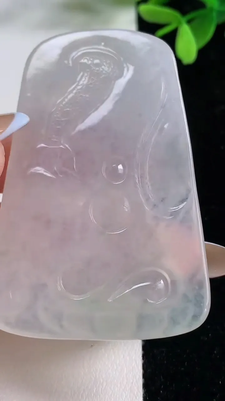 天然A货翡翠祥龙观音菩萨吊坠，尺寸62.5-41-6.1，重量:35.00g
11月4日