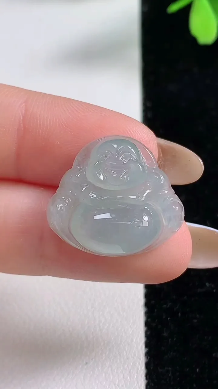 天然A货翡翠佛公吊坠，尺寸19.4-21.8-6.9，重量:4.05g
11月4日