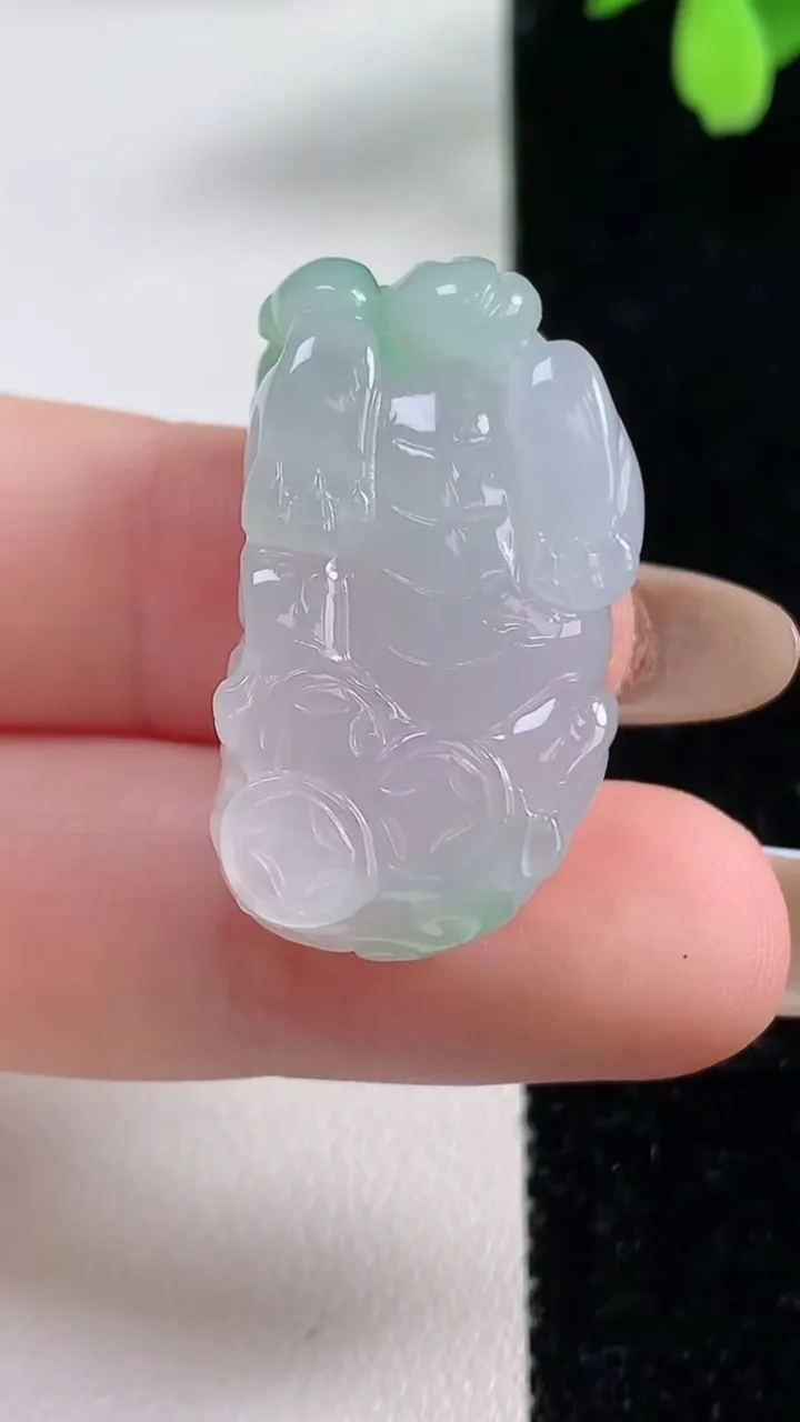 天然A货翡翠貔貅吊坠，尺寸29-16.7-11.9，重量:12.3g
11月4日