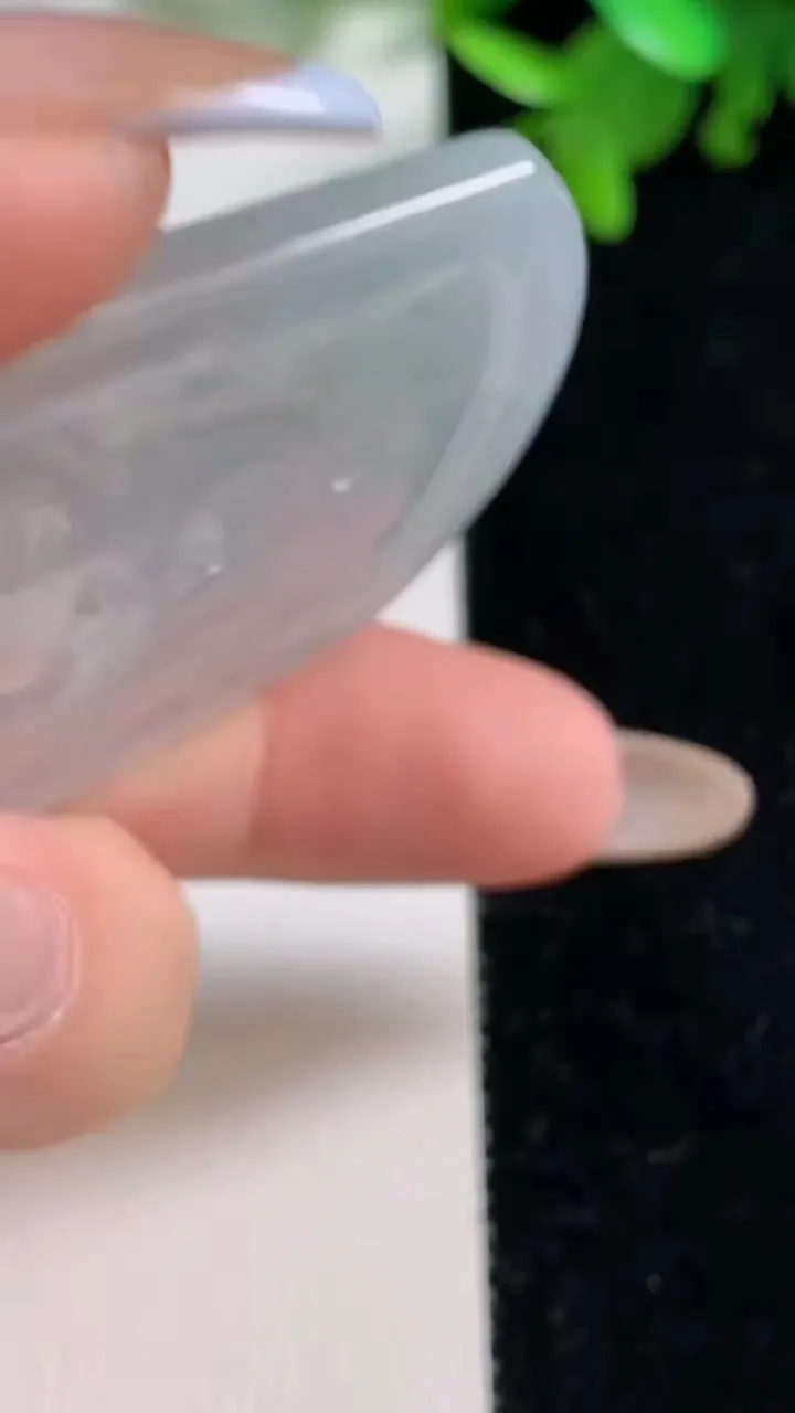 天然A货翡翠普贤菩萨吊坠，尺寸51.8-41.5-5.6，重量:24.81g
11月4日