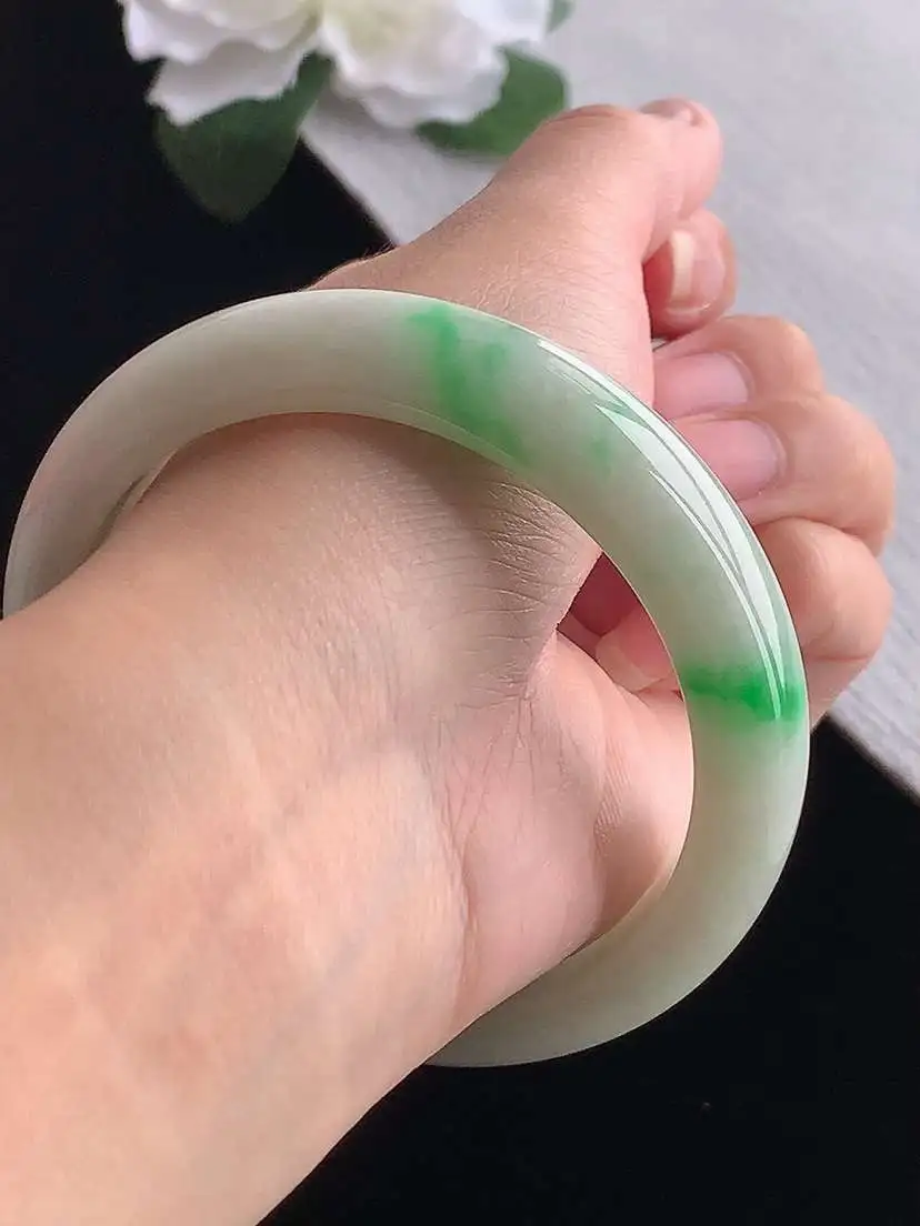a货翡翠老坑冰润飘绿正装正圈手镯59-60大圈口  尺寸59×13.8×8mm 重量67.32g 1