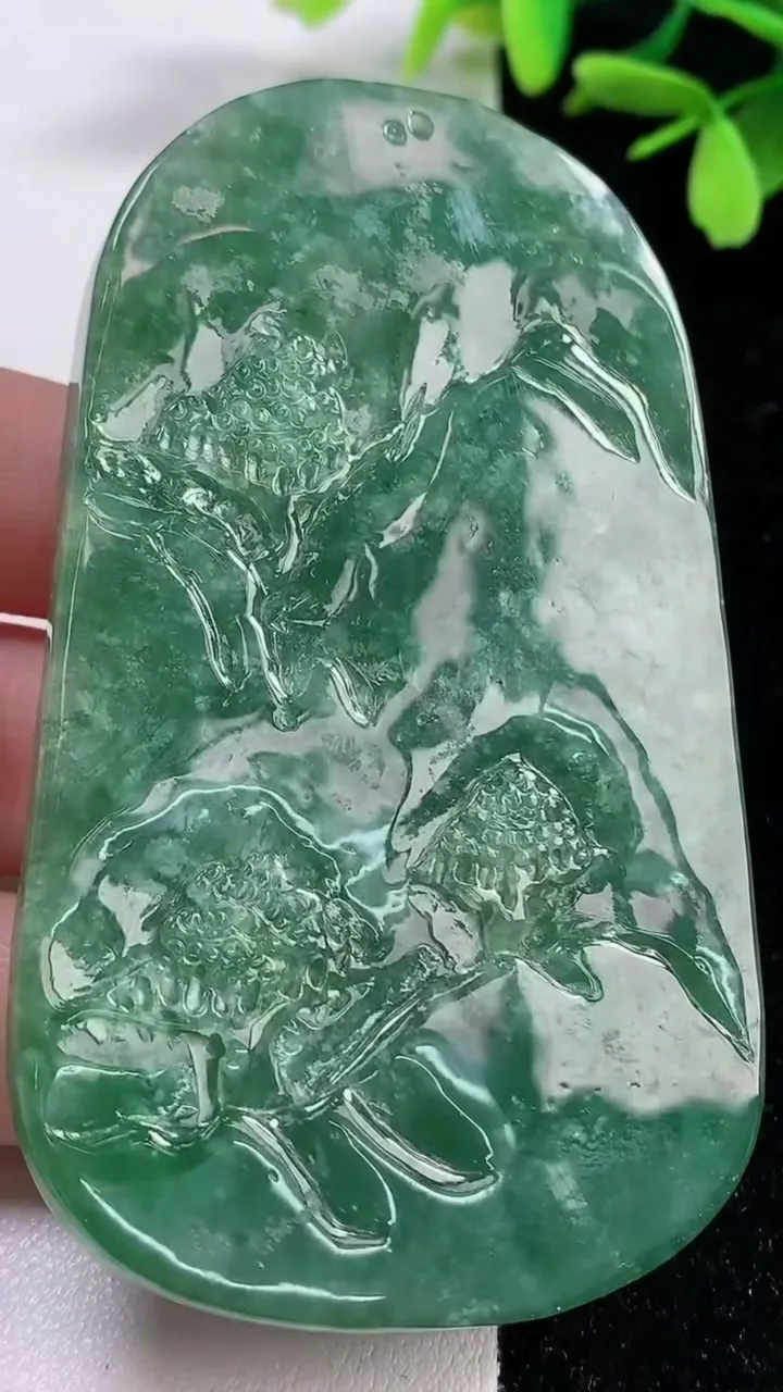 天然A货翡翠山水牌吊坠，尺寸78.2-46-12，重:96.06g
11月4日