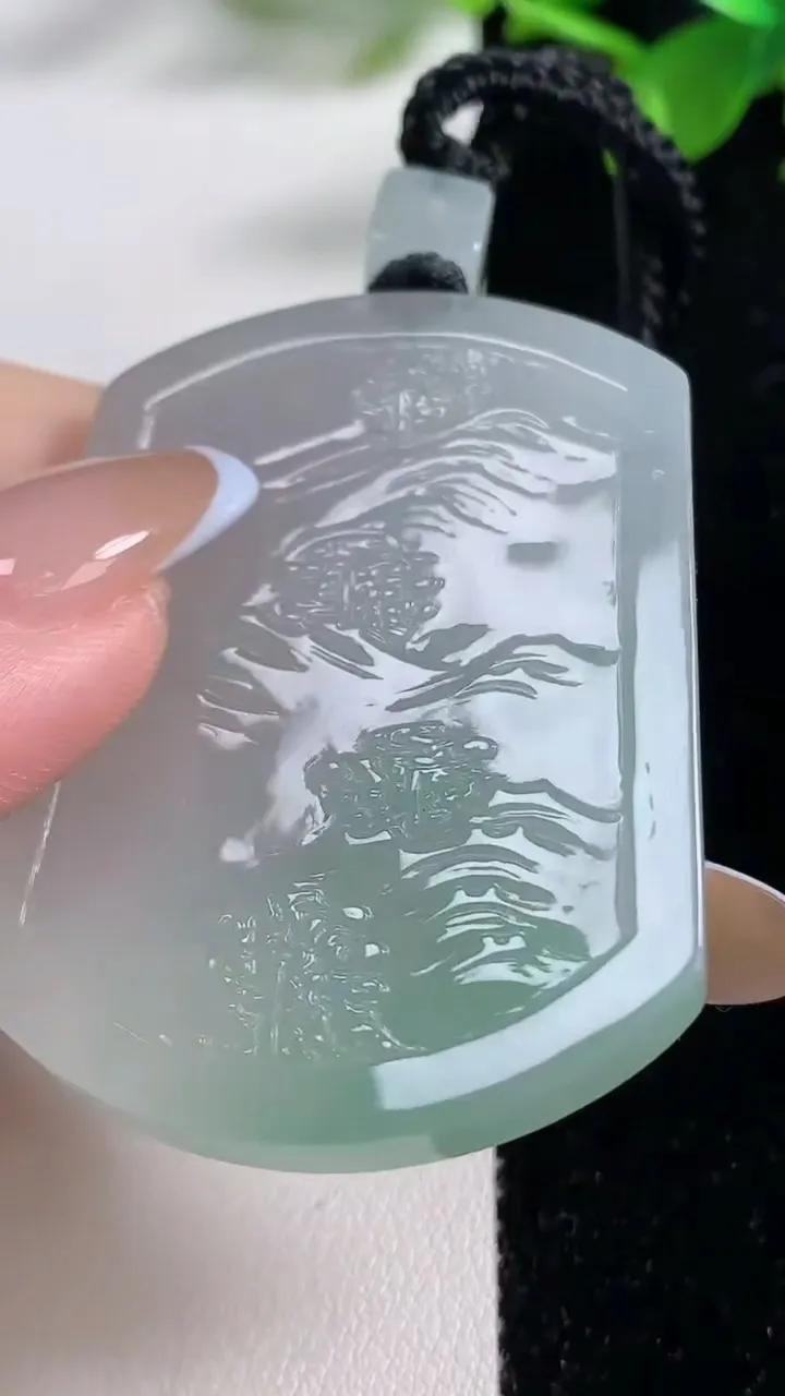 天然A货翡翠山水牌吊坠，尺寸52.2-38-5.8，重量:33.93g
11月4日