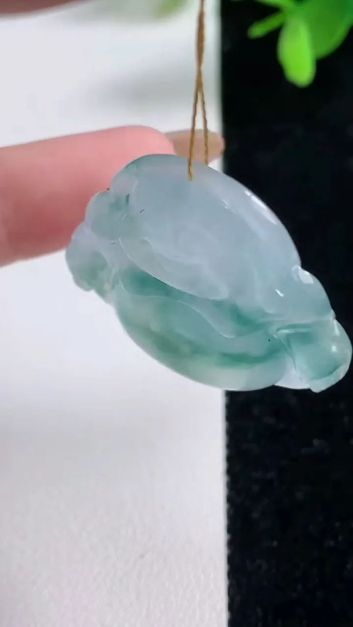 天然A货翡翠冰种飘花佛公吊坠，尺寸29.3-32.6-6，重量:9.04g
11月4日