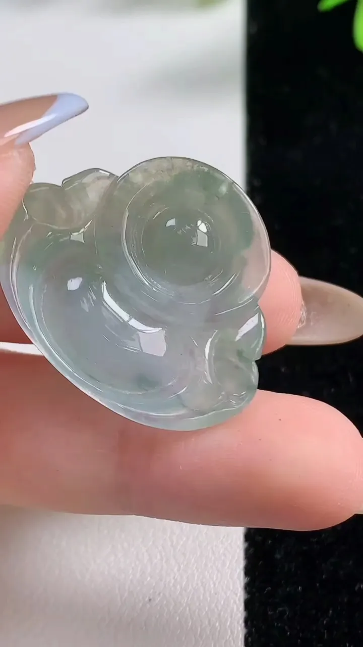 天然A货翡翠冰种飘花佛公吊坠，尺寸26-30.5-6，重:6.30g
11月4日