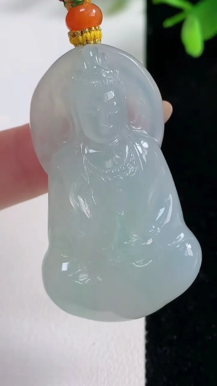 天然A货翡翠观音菩萨吊坠，尺寸48-28.5-9.8，重量:28.19g
11月4日