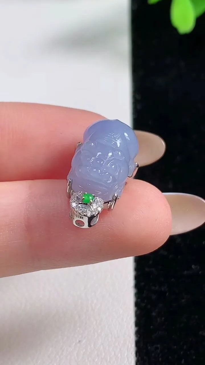 天然A货翡翠18K金紫罗兰貔貅吊坠，尺寸15.3-11-10，重量:3.12g
11月4日