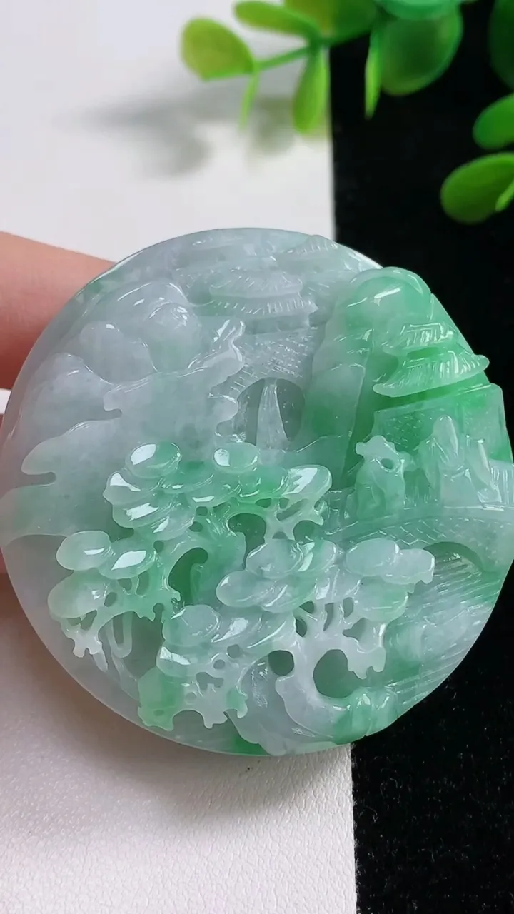 天然A货翡翠山水牌吊坠，尺寸53.9-13.8，重:77.57g
11月4日