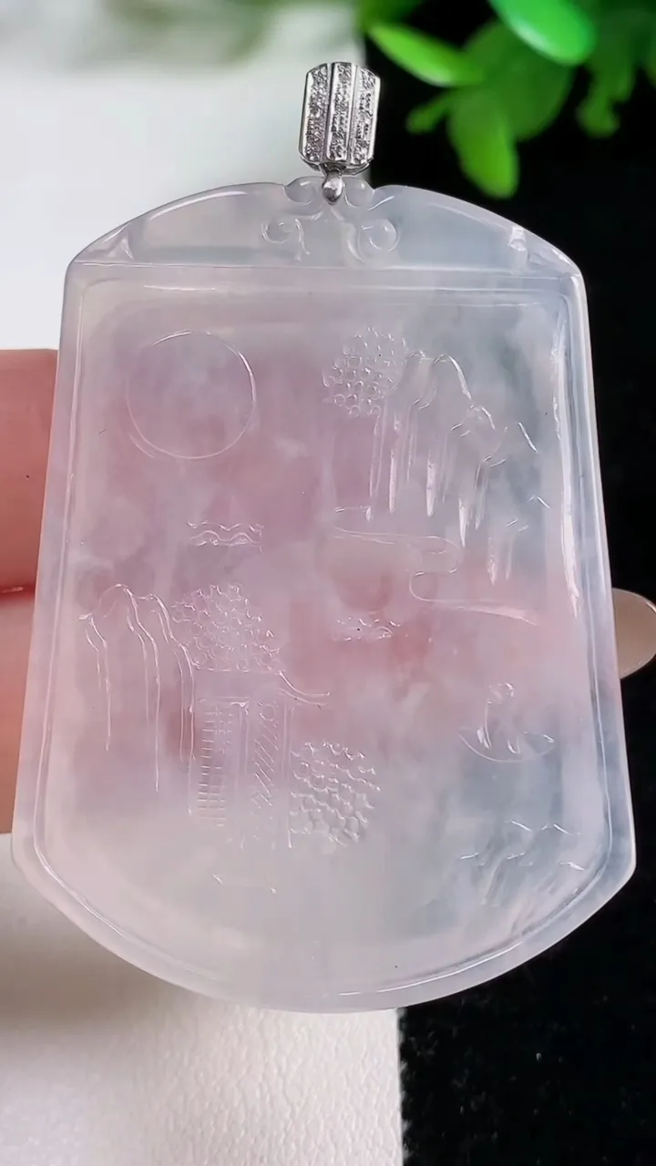 天然A货翡翠种白冰山水牌吊坠，尺寸51-39-3.9，重量:19.52g
11月4日