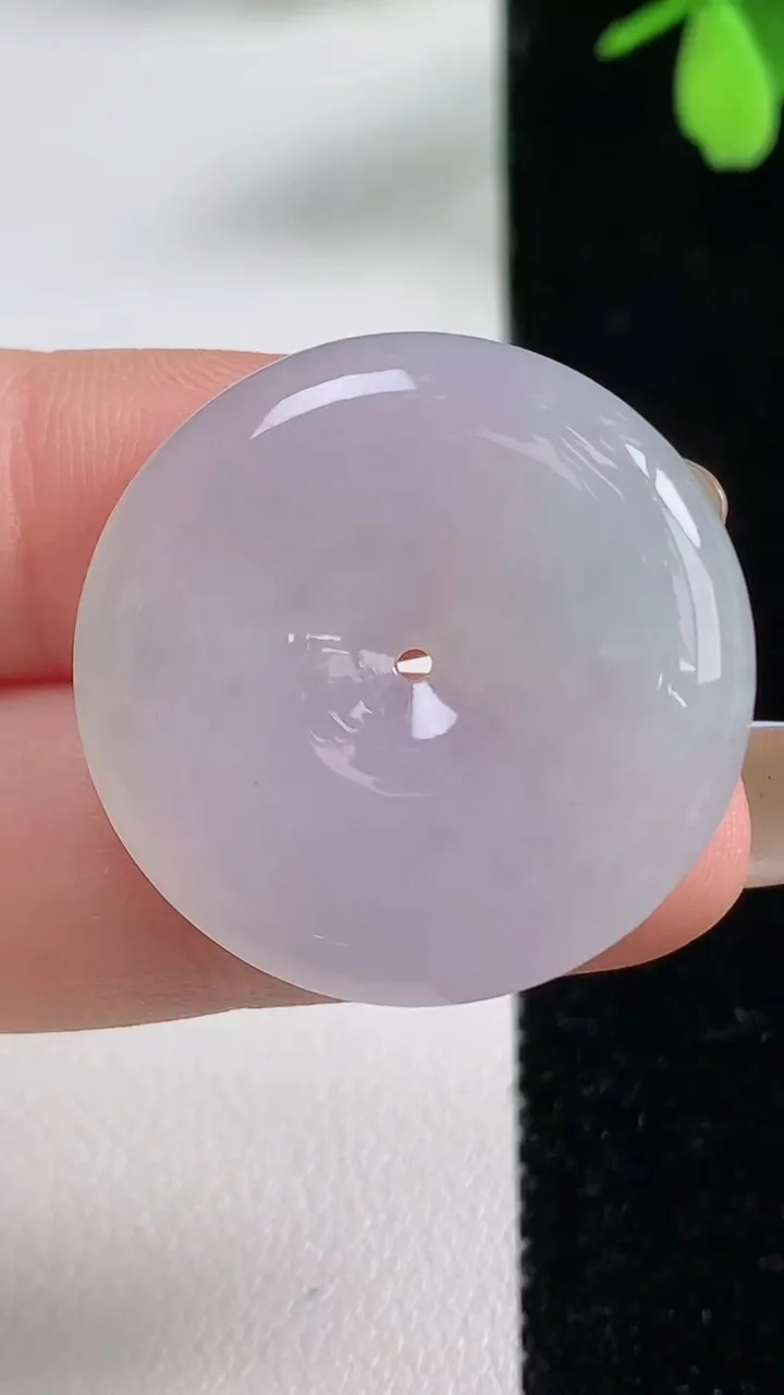 天然A货翡翠平安扣吊坠，尺寸28.2-5.5，重量:9.01g
11月4日