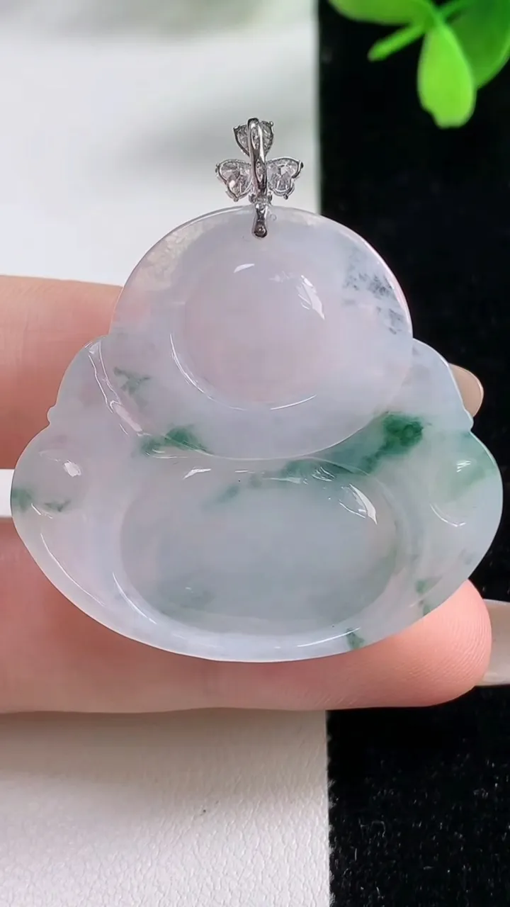 天然A货翡翠种飘花佛公吊坠，尺寸35.6-38.3-6.9，重量:13.81g
11月4日