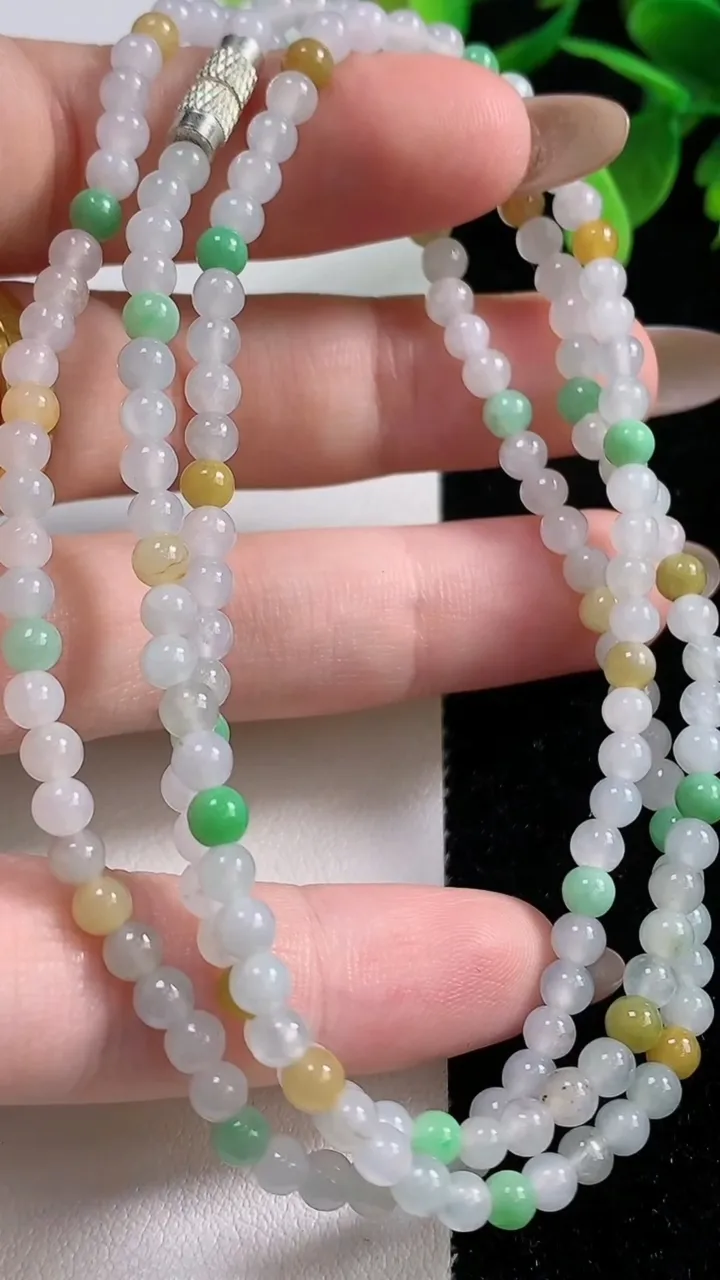 天然A货翡翠双彩小米珠项链，尺寸2.7-180颗，重量:16.74g11月4日
工厂直销收藏佳品,种好水足，色泽均匀，有种有色，上手高大气！