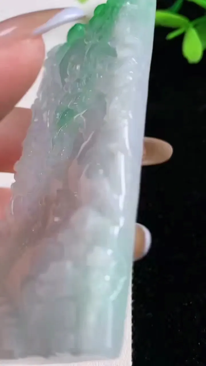 天然A货翡翠山水牌吊坠，尺寸80-43.5-7，重:59.90g
11月4日