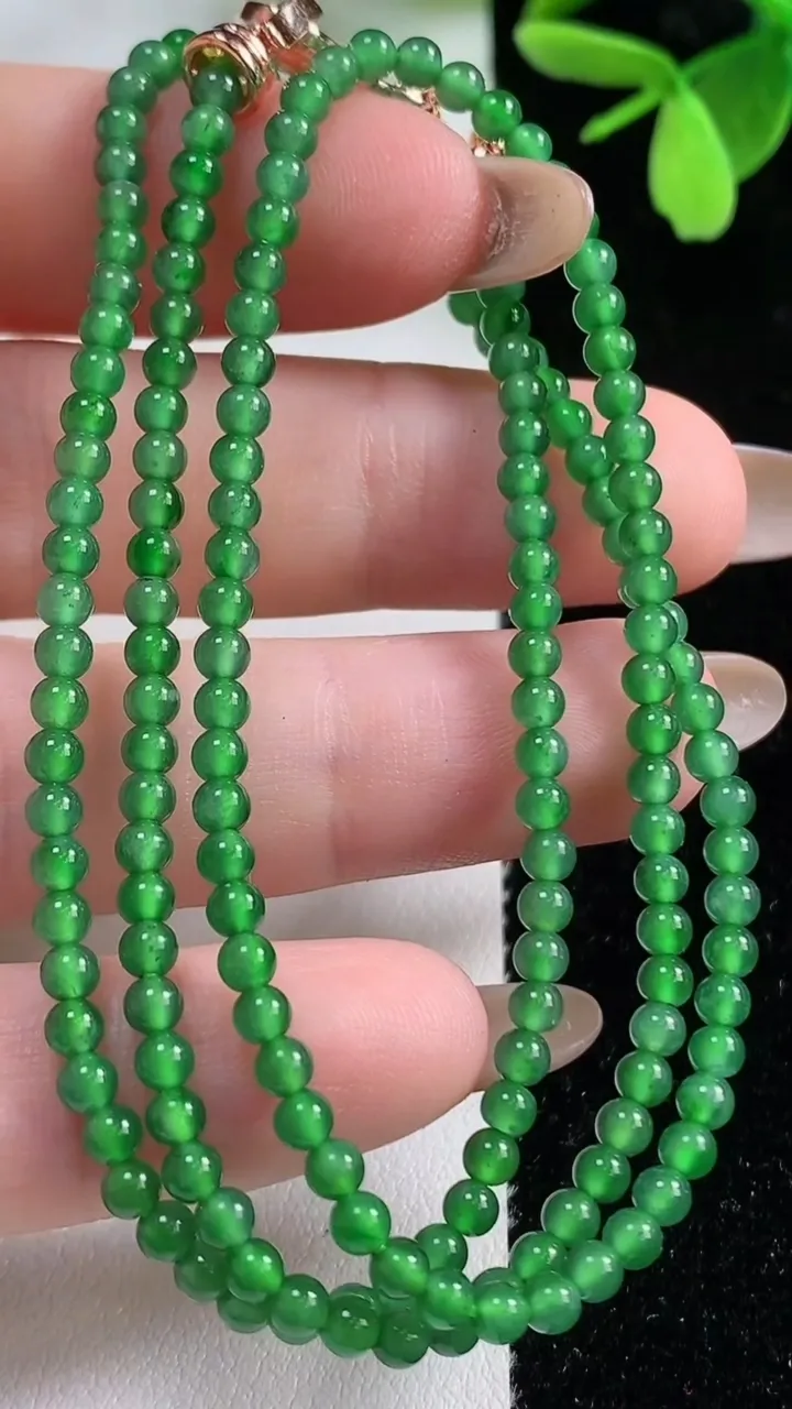 天然A货翡翠小米珠项链，尺寸2.9-176颗，重量:9.29g11月4日
工厂直销收藏佳品,种好水足