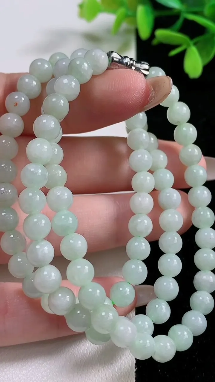 天然A货翡翠圆珠项链，尺寸6-87颗，重:32.87g
11月4日