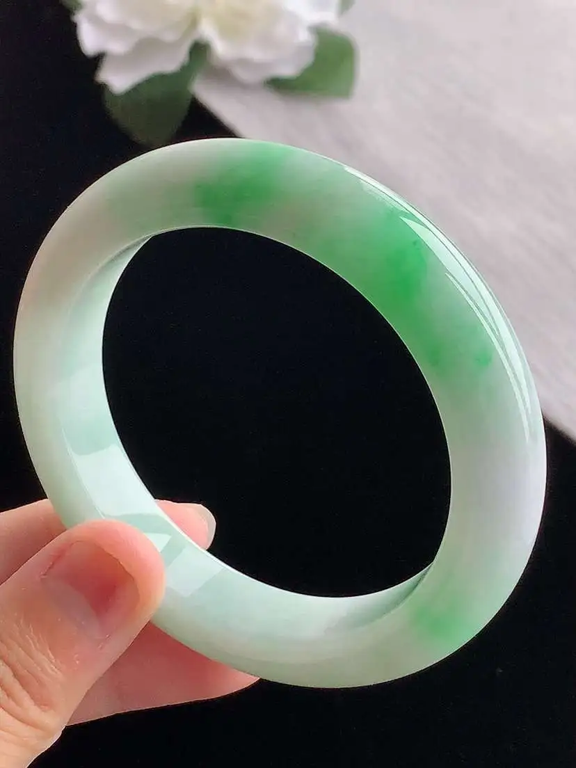 a货翡翠老坑冰种飘绿厚装正装正圈手镯55-56圈口 尺寸55.5×11×9.8mm 重量64.96g
