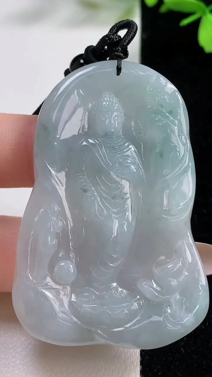 天然A货翡翠飘花阿弥陀佛吊坠，尺寸59-39-4.5，重:24.34g
11月4日