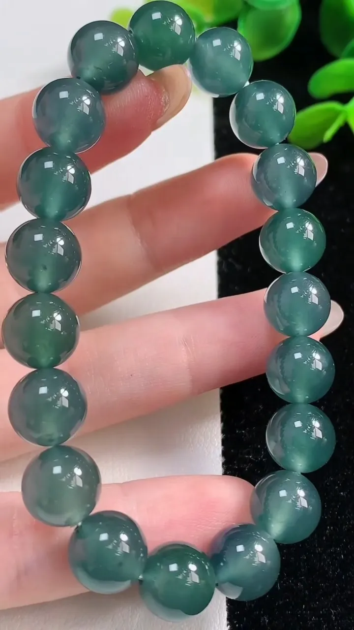 天然A货翡翠蓝水圆珠手串19颗，尺寸10，重:33.05g11月4日
工厂直销收藏佳品,种好水足，色泽均匀，有种有色，上手高大气！
