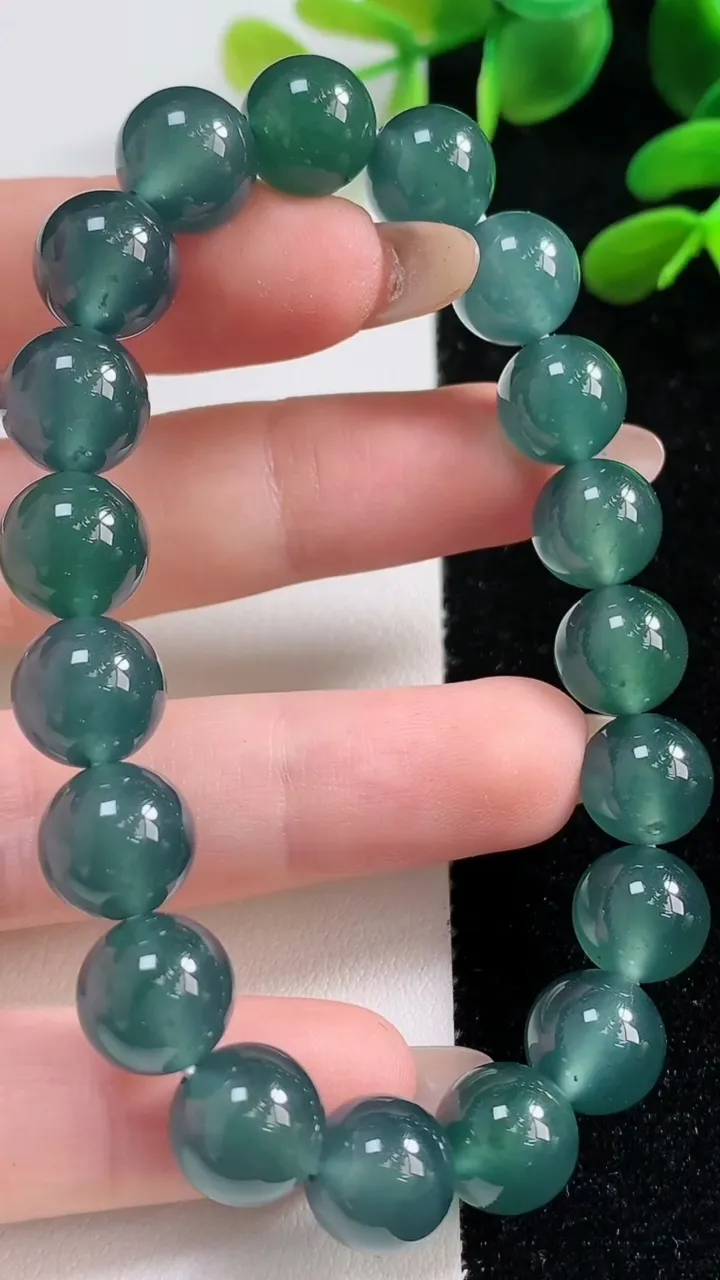 天然A货翡翠蓝水圆珠手串19颗，尺寸10，重:33.05g11月4日
工厂直销收藏佳品,种好水足，色