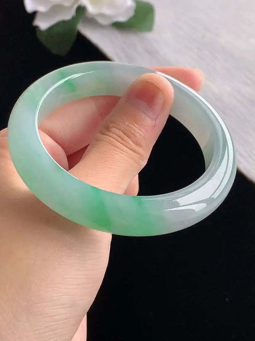 a货翡翠老坑冰种飘绿正装正圈手镯54-55圈口  尺寸54×11.3×8.5mm 重量53.70g 1103
