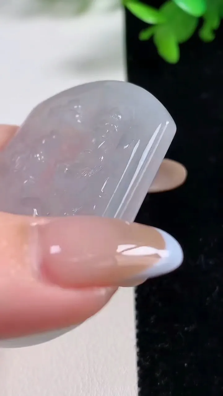 天然A货翡翠文殊菩萨吊坠，尺寸51.6-42-5.8，重量:26.45g
11月4日