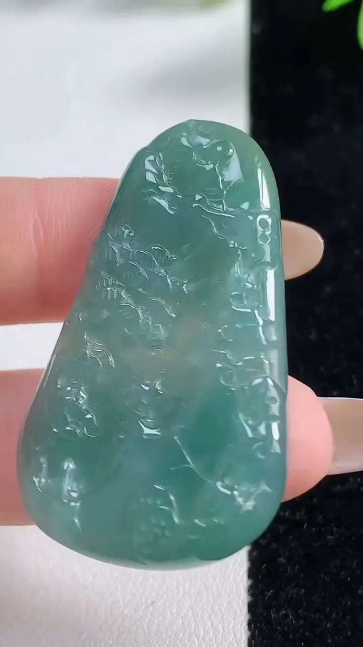 天然A货翡翠蓝水山水牌吊坠，尺寸45.2-26.5-5，重:12.80g
11月4日