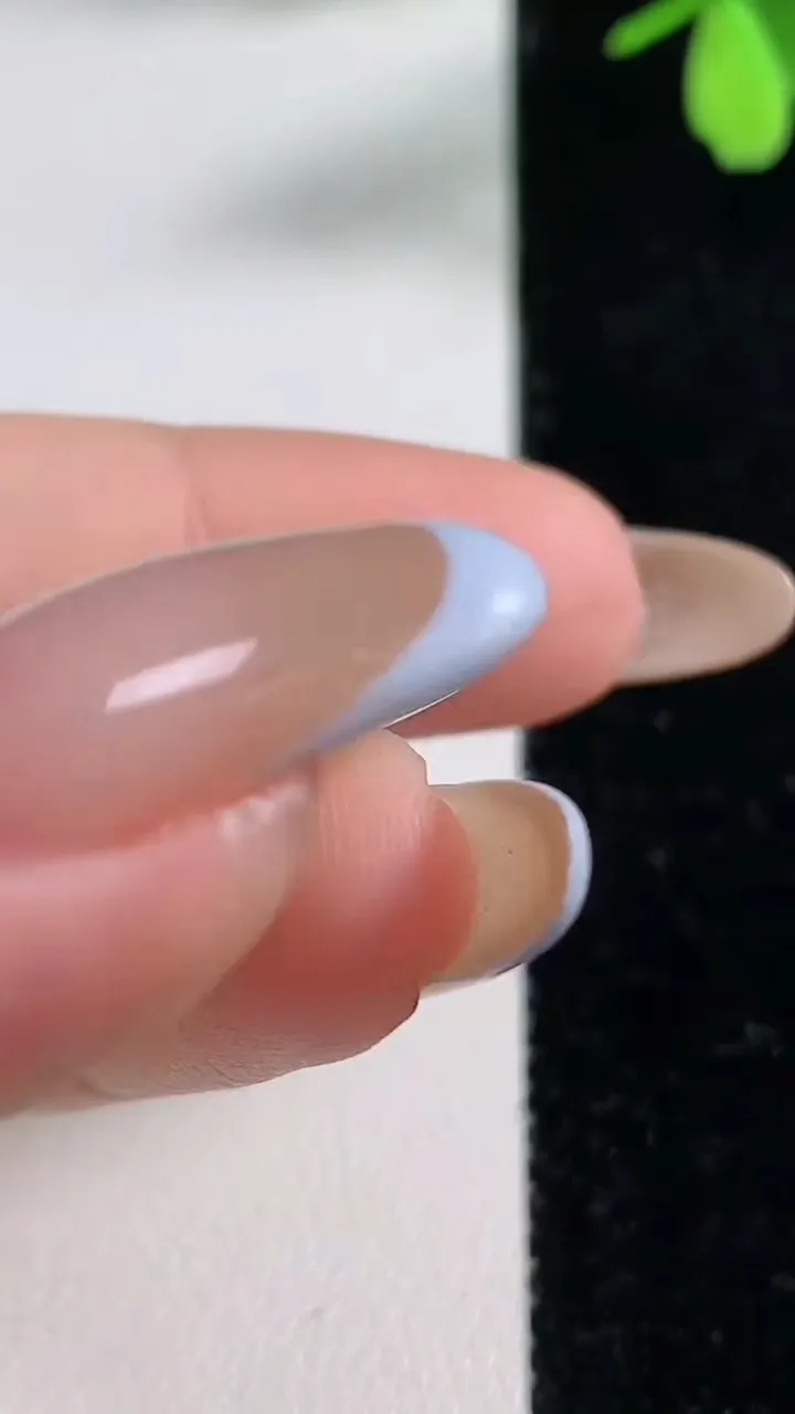 天然A货翡翠平安扣吊坠，尺寸28.2-5.5，重量:9.01g
11月4日