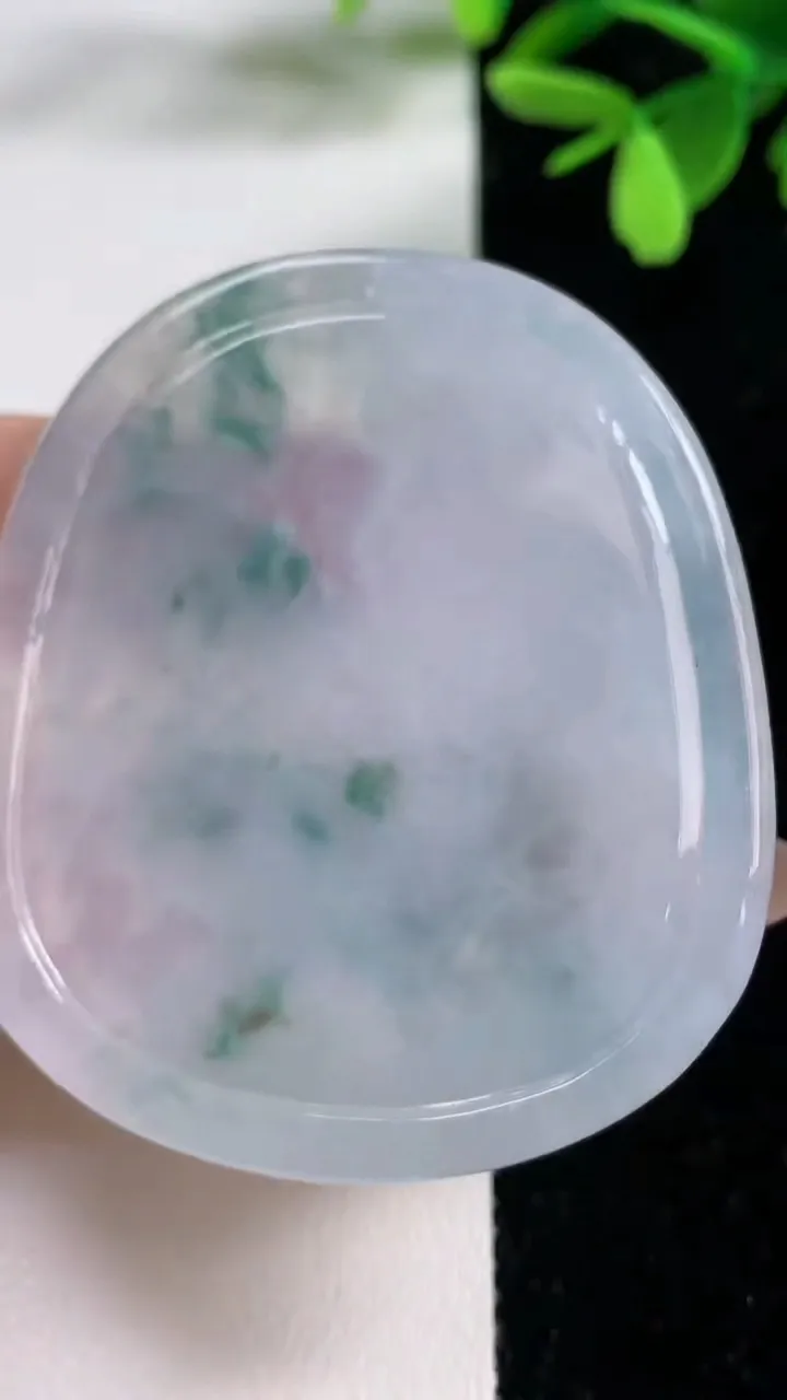 天然A货翡翠冰种飘花生肖鸡吊坠，尺寸53.3-46.7-5.5，重量:26.22g
11月4日