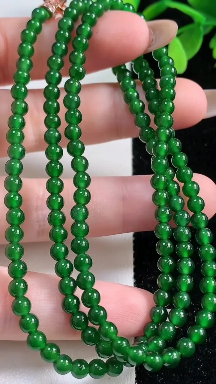 天然A货翡翠小米珠项链，尺寸4-156颗，重量:18.83g11月4日
工厂直销收藏佳品,种好水足，色泽均匀，有种有色，上手高大气！