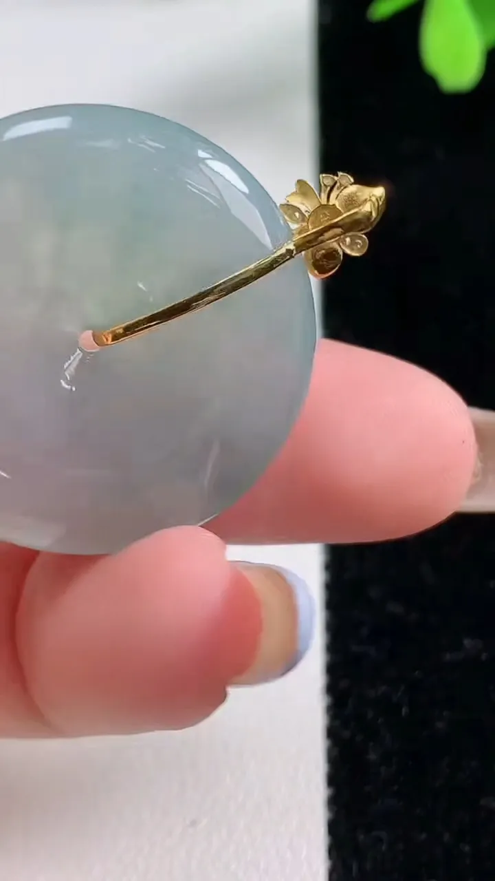 天然A货翡翠平安扣吊坠，尺寸29-5.6，重量:10.59g
11月4日