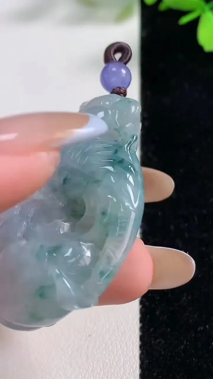 天然A货翡翠紫罗兰飘花鸟语花香吊坠，尺寸41.8-28-14.2，重:27.84g
11月4日