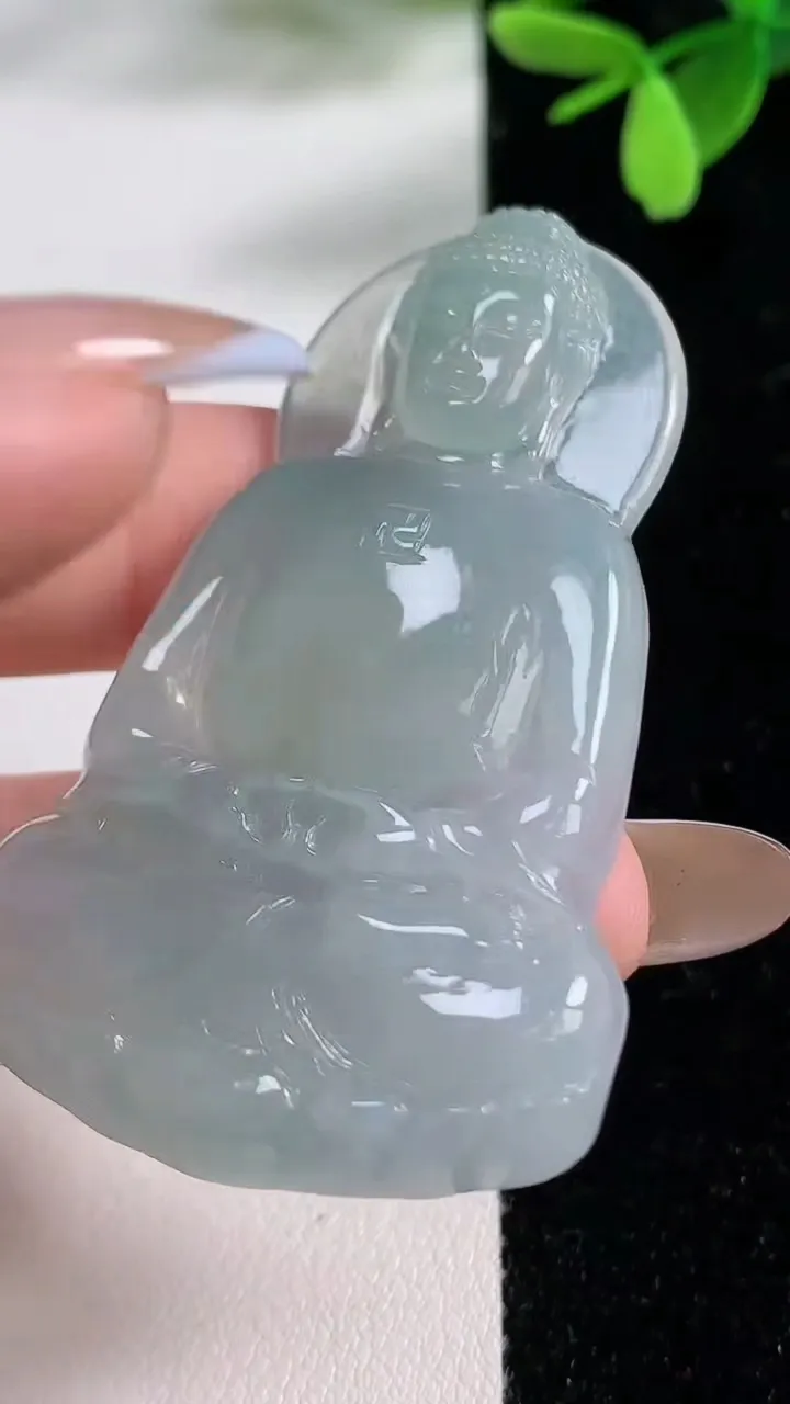 天然A货翡翠大日如来吊坠，尺寸58.2-34.6-6.6，重量:19.30g
11月4日