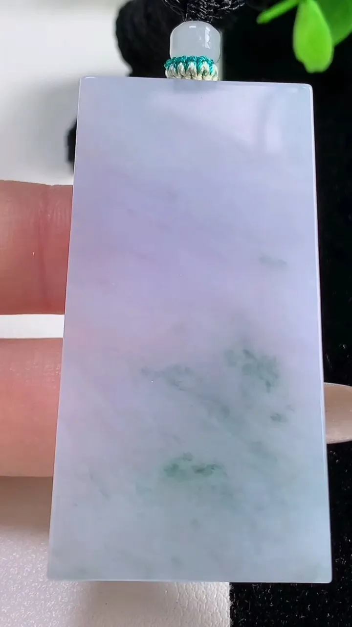 天然A货翡翠紫罗兰飘花无事牌吊坠，尺寸55.6-29.5-5.3，重量:31.51g
11月4日