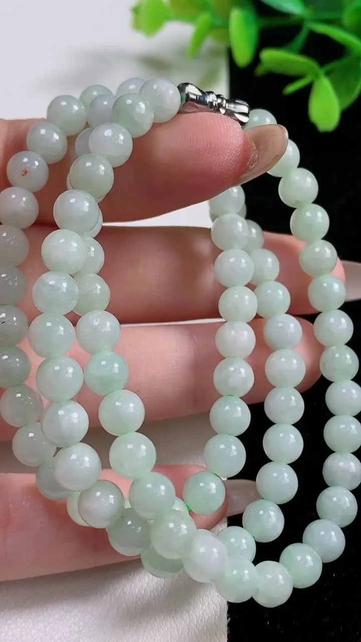 天然A货翡翠圆珠项链，尺寸6-87颗，重:32.87g
11月4日