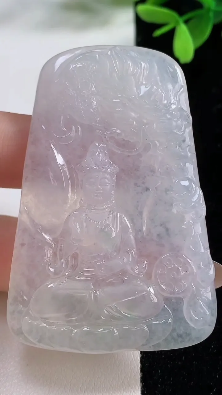 天然A货翡翠祥龙观音菩萨吊坠，尺寸62.5-41-6.1，重量:35.00g
11月4日