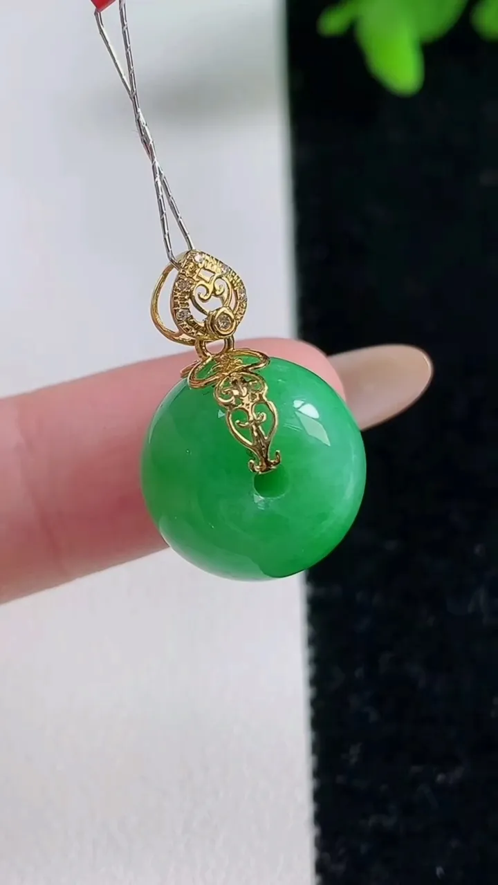天然A货翡翠路路通吊坠，尺寸14-11.6，重量:5.78g
11月4日