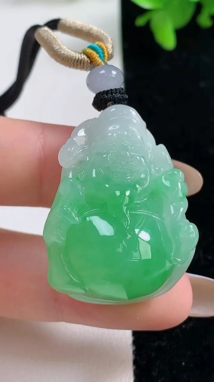 天然A货翡翠财神爷吊坠，尺寸32.6-25-17.6，重量:24.46g
11月4日