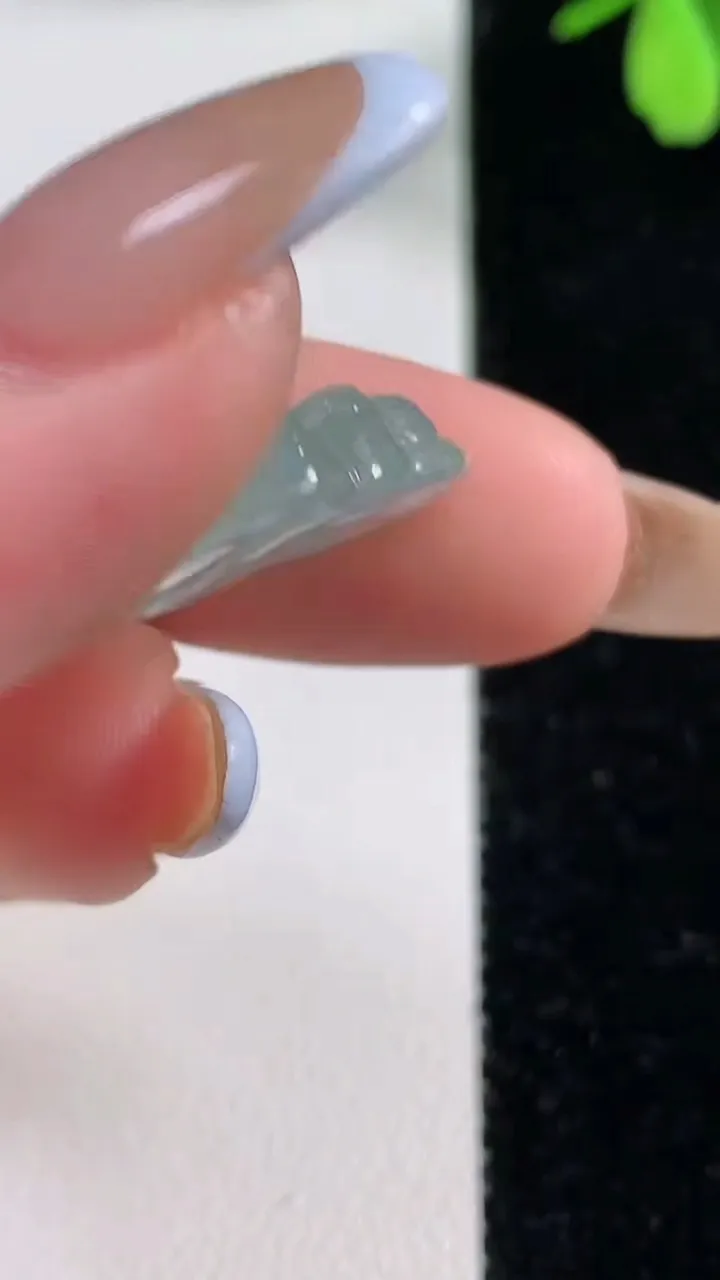 天然A货翡翠佛公吊坠，尺寸19.4-21.8-6.9，重量:4.05g
11月4日