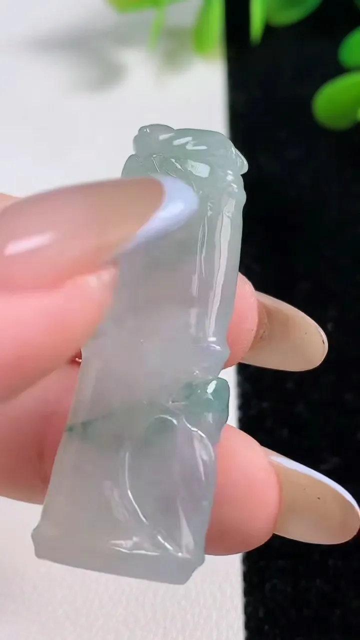 天然A货翡翠冰种飘花节节高升 竹节吊坠，尺寸44-16-9.8，重:9.87g
11月4日