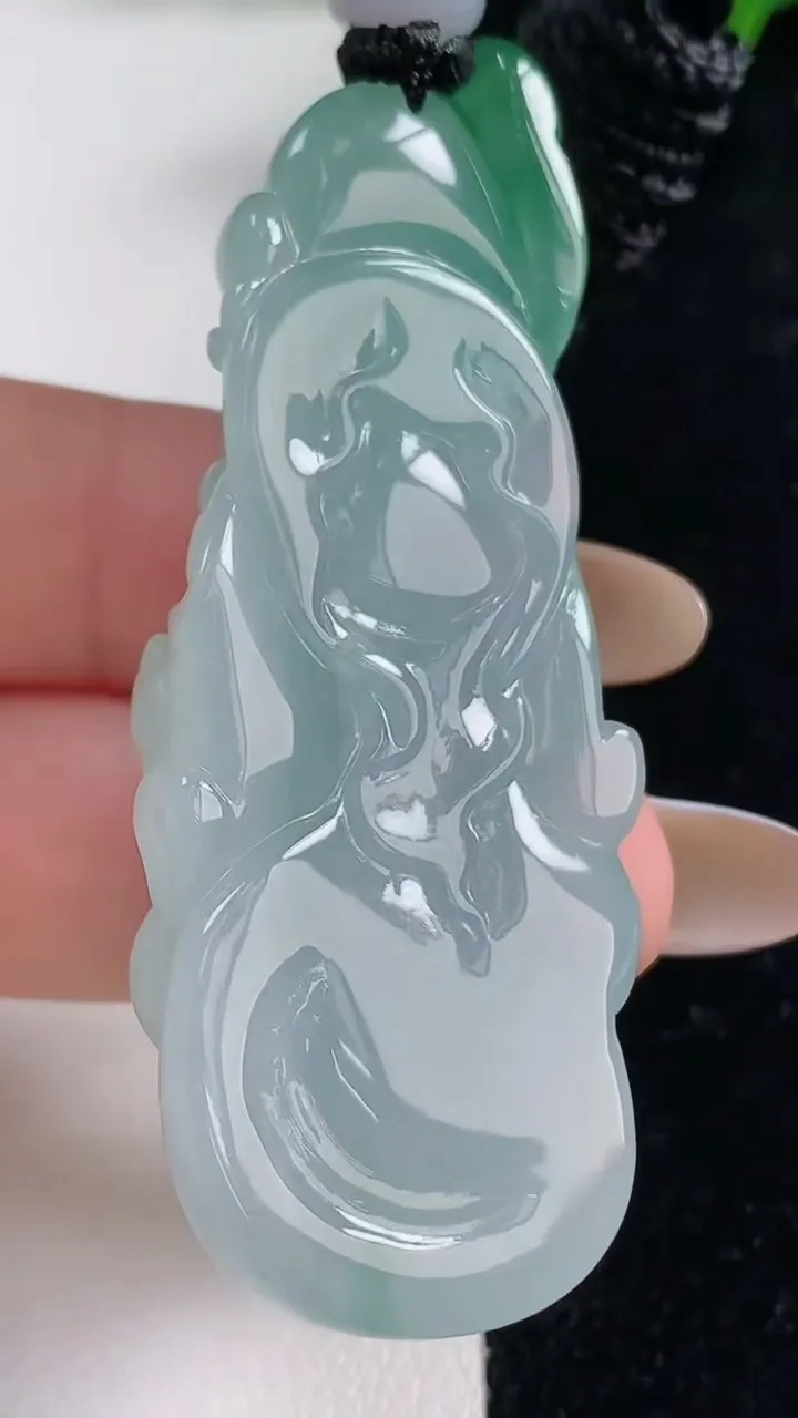 天然A货翡翠逍遥佛吊坠，尺寸58.8-23-11.7，重量:32.36g
11月4日